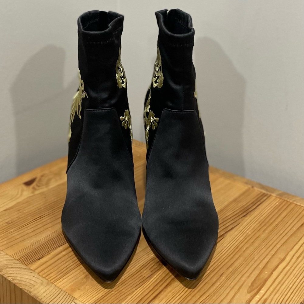 Natori Neko Satin Embroidery Wedge Ankle Boot Size 8.5 - Picture 5 of 6